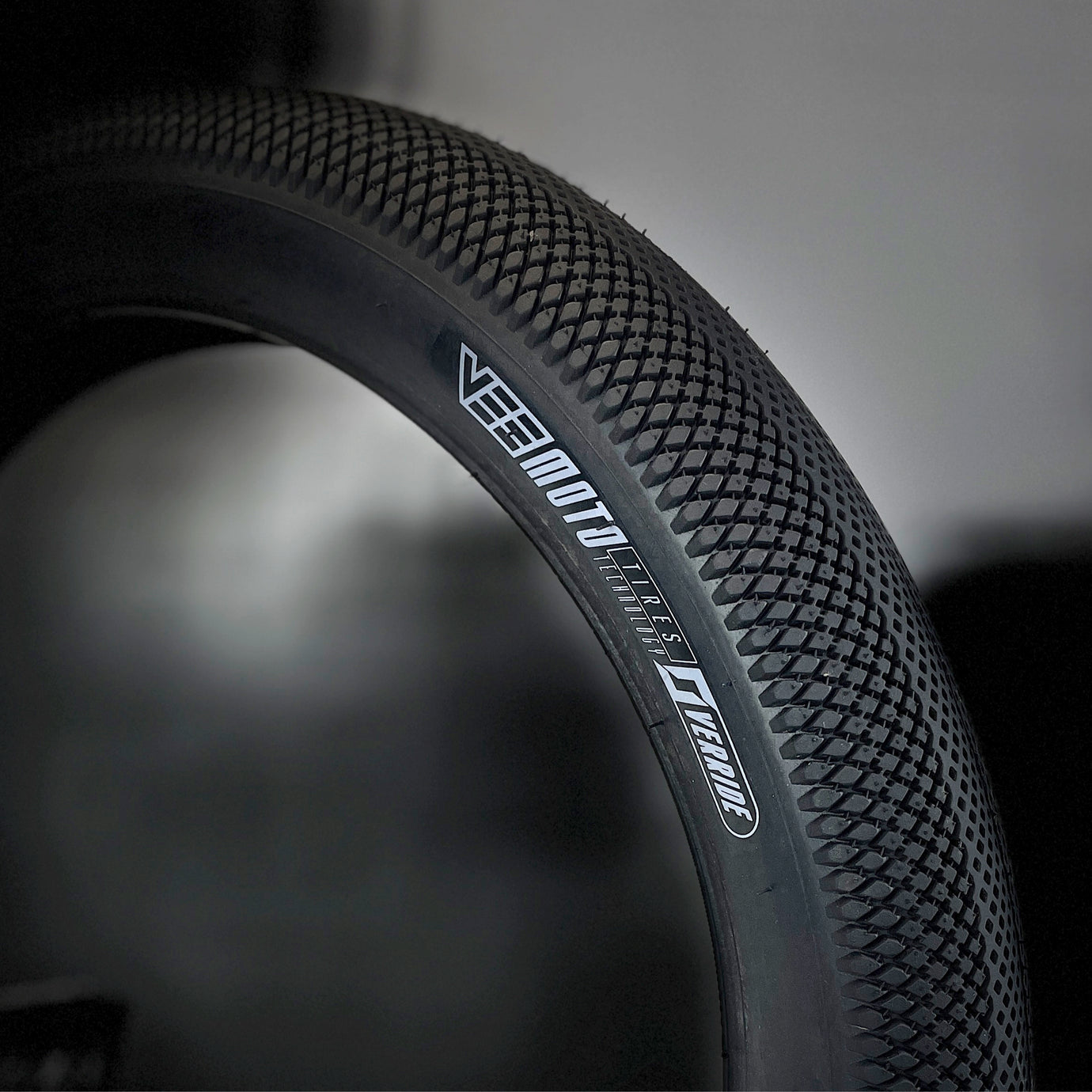 Vee Tire 22x3.0 Bike Tire, Blackwall Speedster Over Ride E-Bike 50